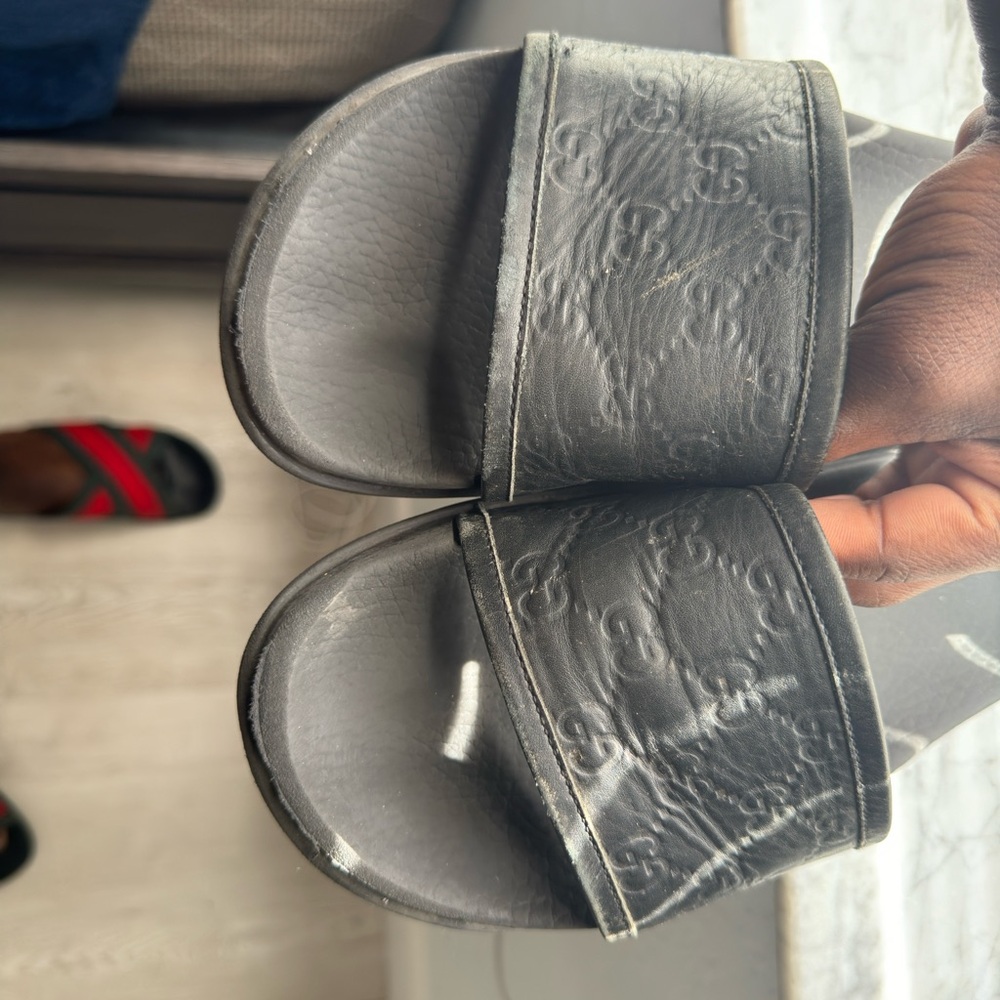 Gucci slides all black